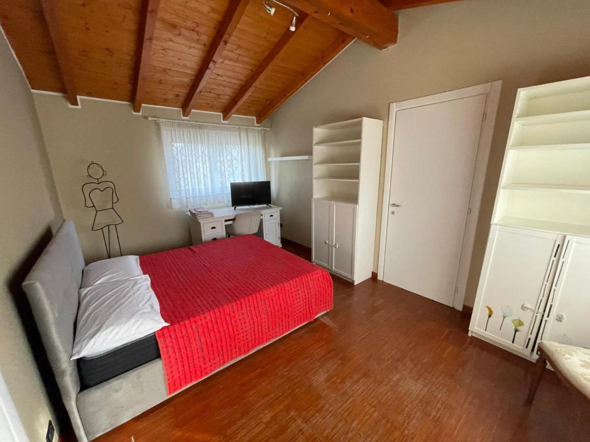 Lussuosa Villa Vicino Alla Stazione Caronno Pertusella Экстерьер фото